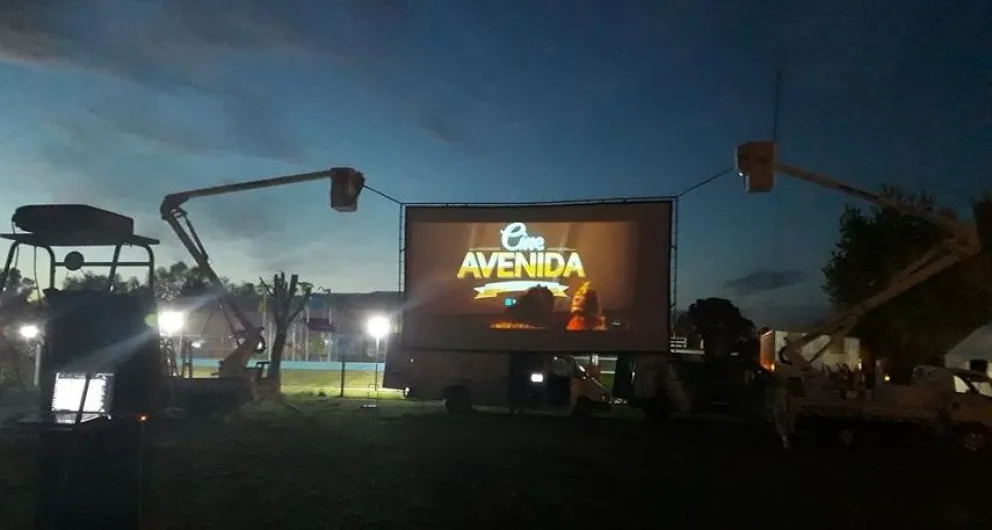 Aprobaron el autocine en Bolívar y se podrá utilizar el predio para recitales en vivo