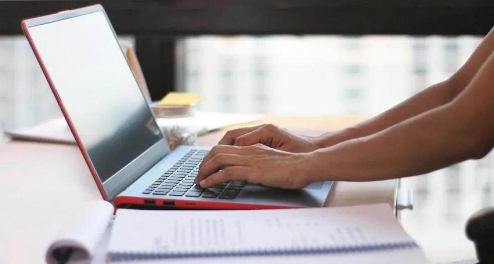 Lanzan plataforma digital para agilizar más de 50 trámites de salud: cómo registrarse y comenzar usarla