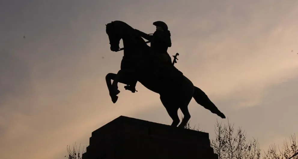 Un documental muestra cómo se construyó el monumento a San Martín de Bolívar