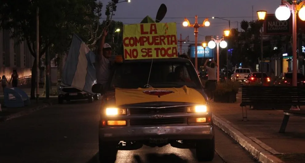 Multitudinaria caravana en defensa de la Laguna San Luis, bajo la consigna “la compuerta no se toca”