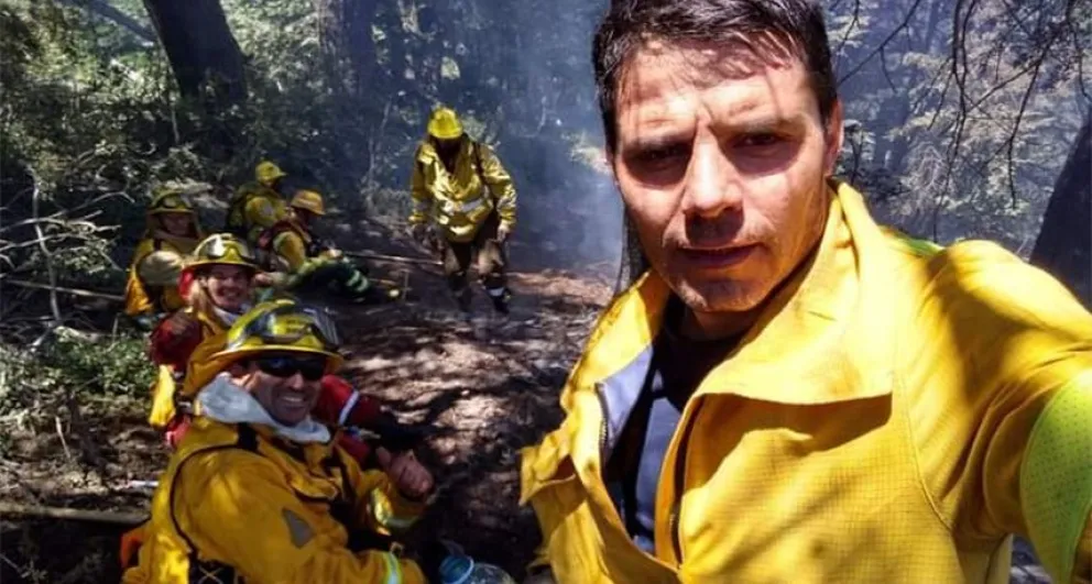 Franco Rojas llegó a Bolívar luego de asistir como bombero al incendio forestal en Neuquén