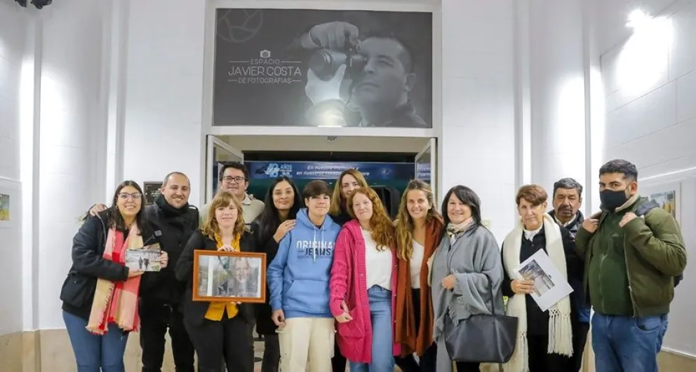 Emotivo homenaje a Javier Costa en el primer aniversario de su fallecimiento: “Fue el fotógrafo del pueblo”