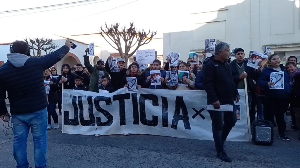 Muerte de una joven en comisaría de Laprida: detuvieron a cinco policías acusados de homicidio