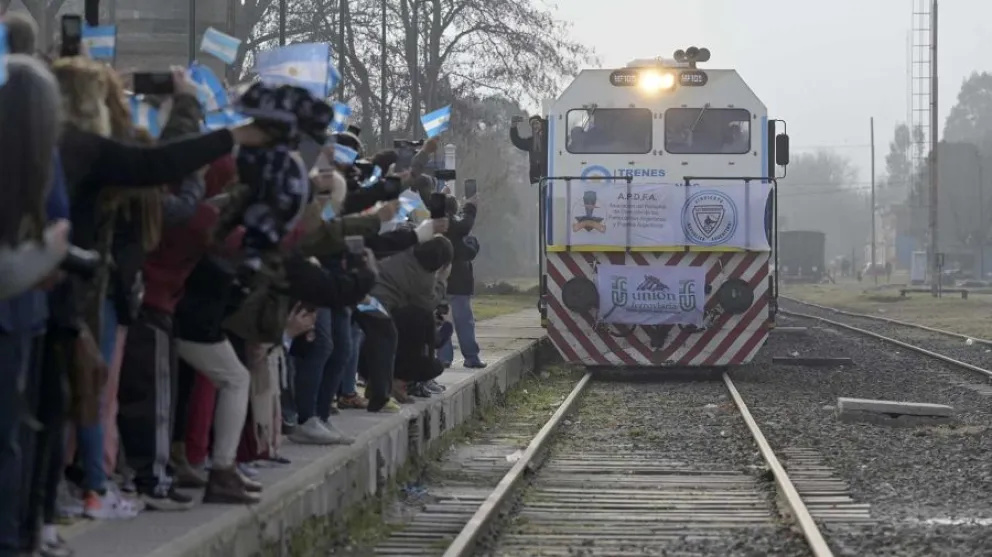 Emoción en 9 de Julio, Carlos Casares y Pehuajó por el regreso del tren