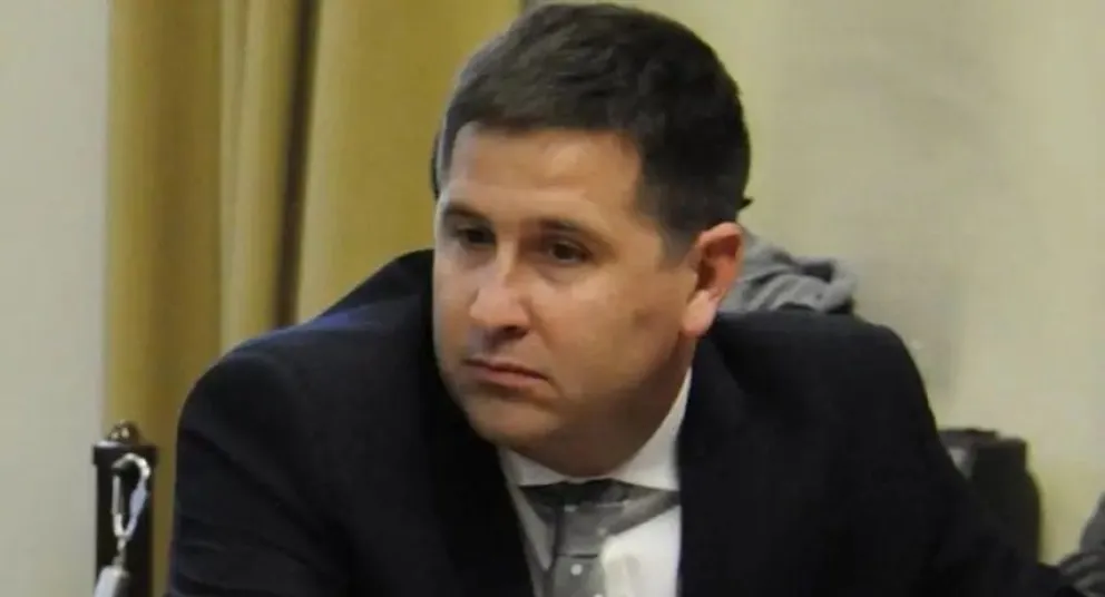 Cuestionan al fiscal que instruye las causas contra Manuel Mosca por su ”inacción” en una investigación que compromete a cinco policías