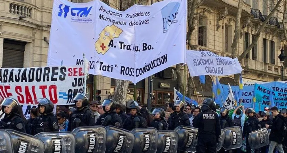 ATRAMUBO marchó en Capital Federal y el paro de municipales se sintió en Bolívar