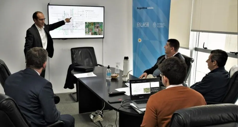 Pisano estuvo en el ENOHSA por el proyecto para relocalizar la planta depuradora