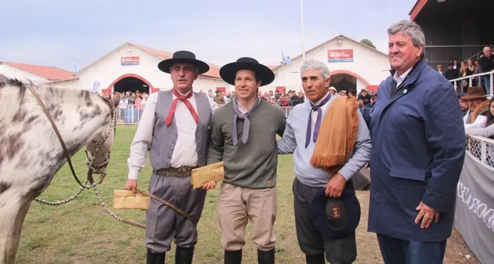 Quiénes fueron los ganadores de la tradicional jineteada en la Expo Rural