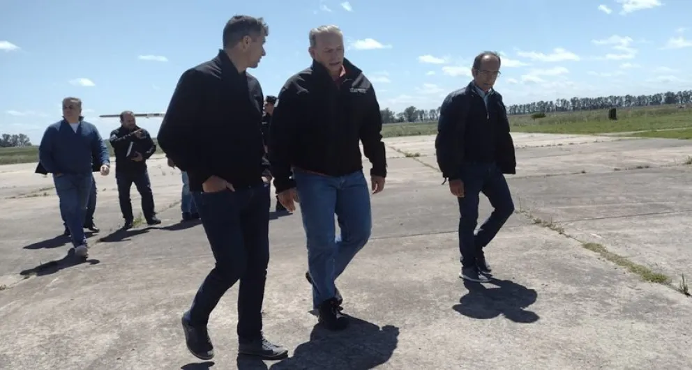 Sergio Berni arribó a Bolívar y fue recibido por el intendente en el Aerodromo