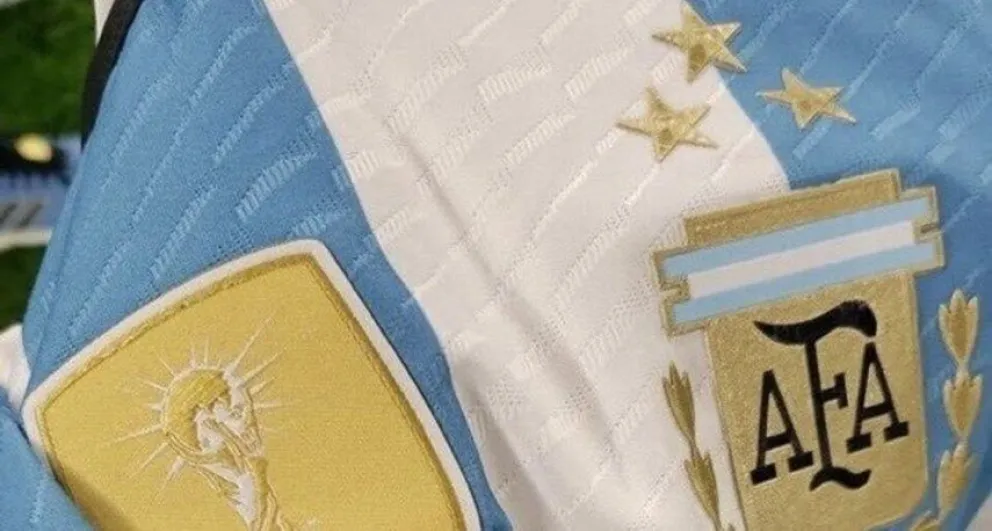 Furor por la Selección: hoy comienza la venta de la camiseta de Argentina con las 3 estrellas