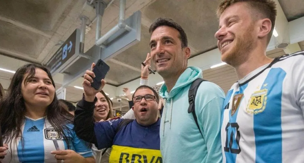 Lionel Scaloni llegó a Mallorca y fue recibido por hinchas argentinos