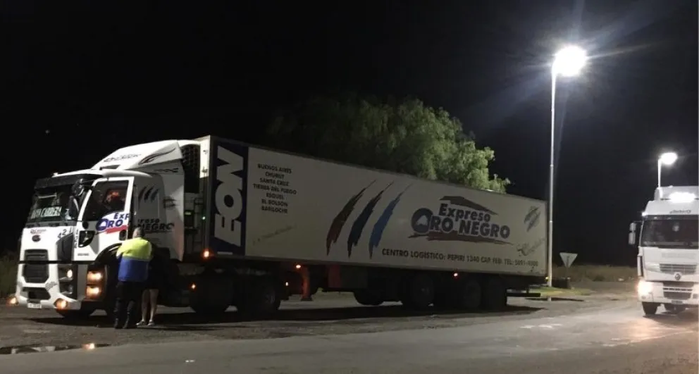 Camionero se descompensó en la rotonda y fue trasladado al hospital