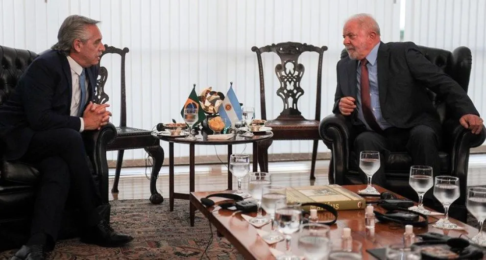 Tras reunirse con Lula, el presidente argentino abogó por “institucionalizar” el vínculo con Brasil