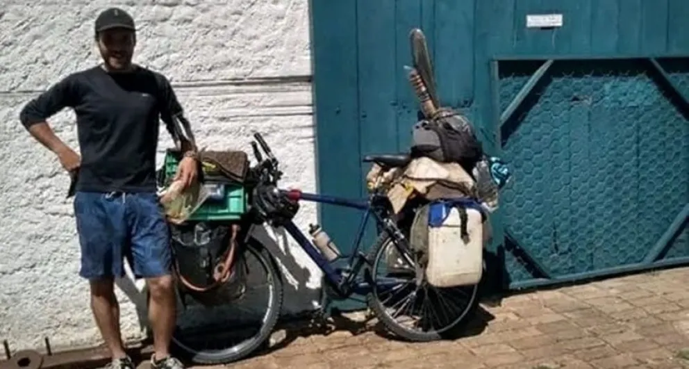 Nicolás Terrera llegó a Bolívar luego de recorrer Sudamérica: “La idea es no bajar de la bici”