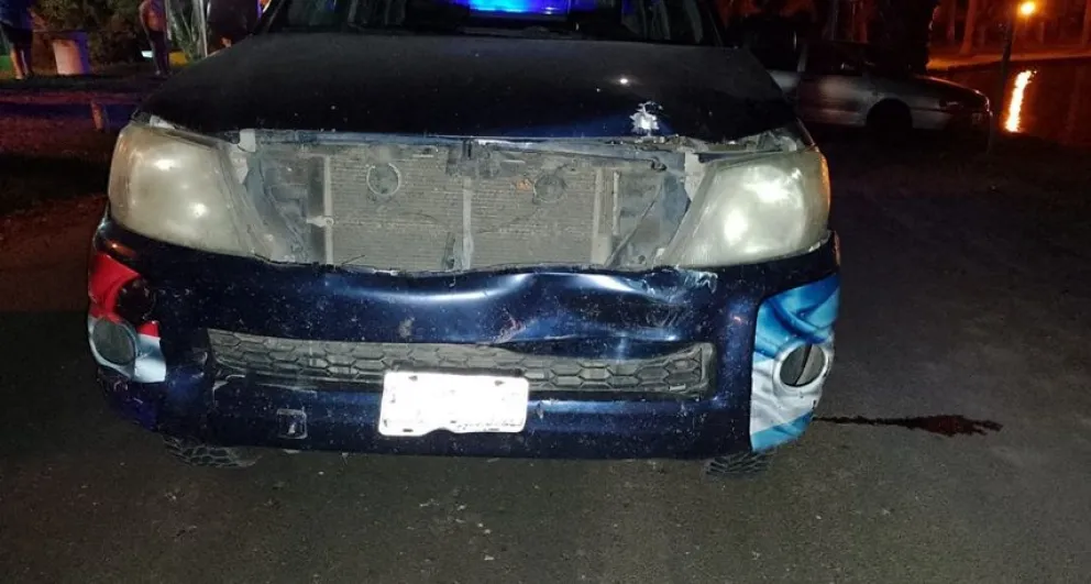 Una camioneta chocó a otra en la glorieta del parque Las Acollaradas