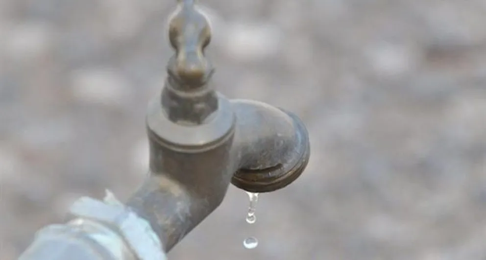 Poca presión de agua en varios barrios de Bolívar a raíz del arreglo de un caño