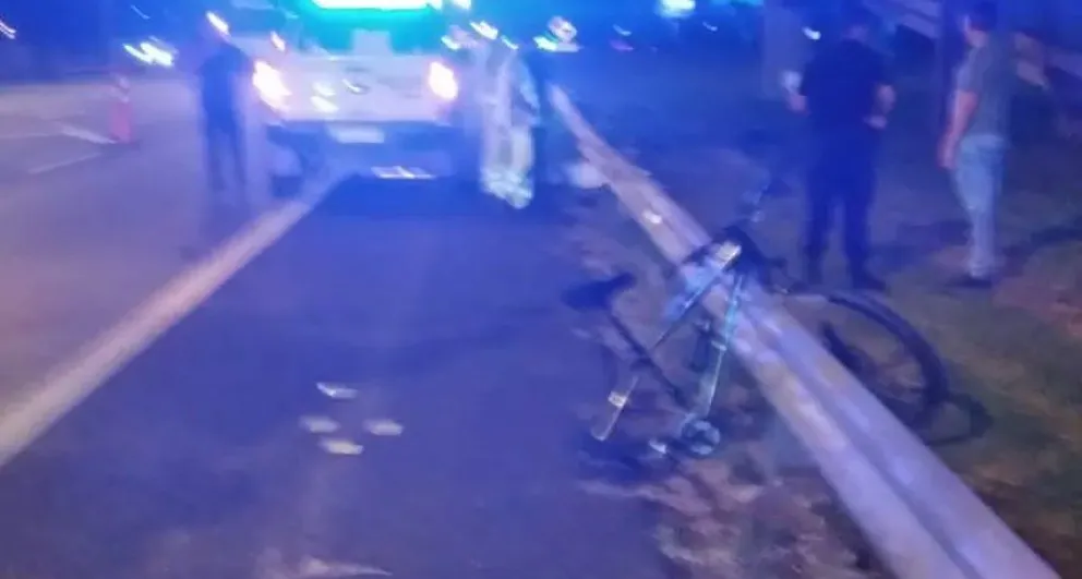 Zárate: un ciclista murió al ser atropellado por un camión en la ruta 9
