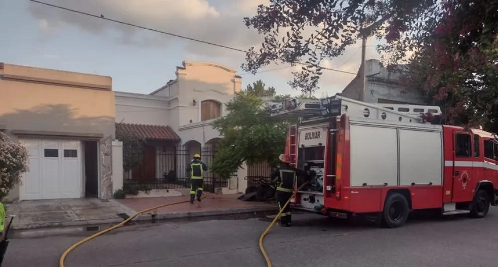 Se produjo un incendio en el quincho de una vivienda de calle Arenales