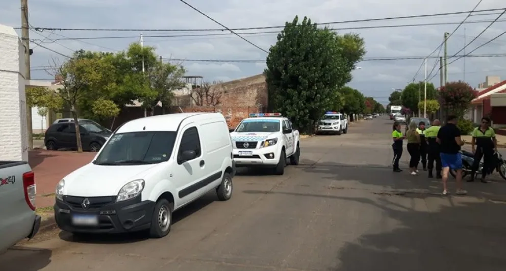 Dos mujeres hospitalizadas tras una colisión entre una camioneta y una moto