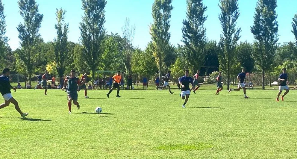 El Club Ciudad de Bolívar enfrentó a Cambaceres en su segundo amistoso de pretemporada