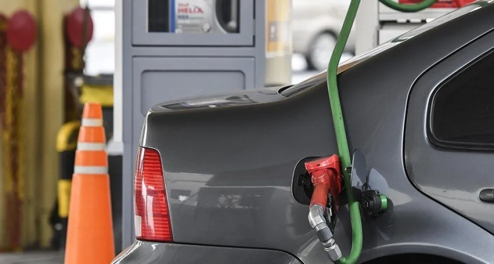 Estaciones de servicios seguirán cobrando con tarjetas de crédito a pesar de sus reclamos