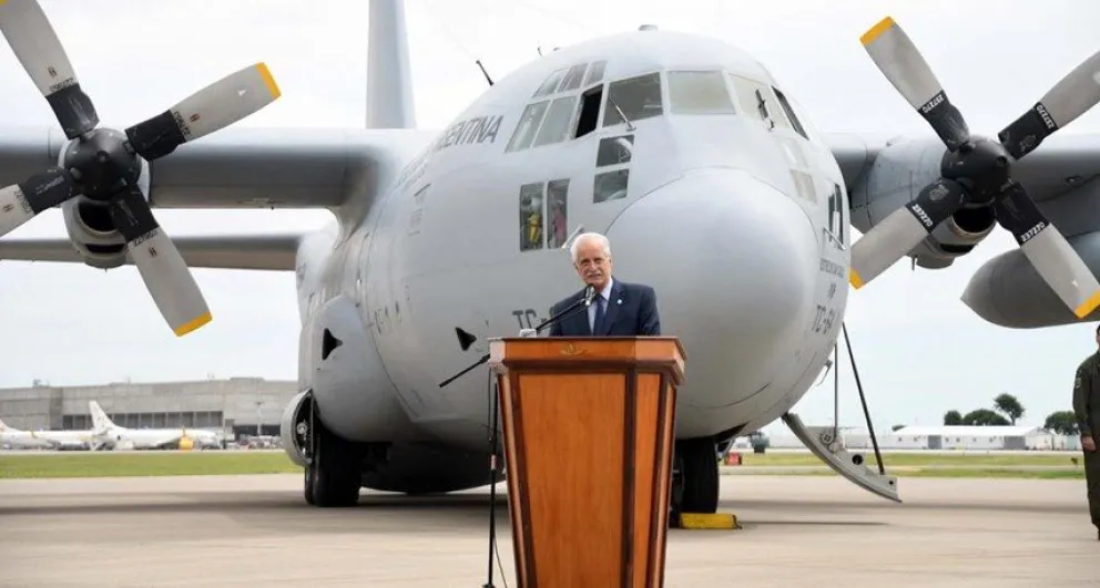 Taiana presentó aeronaves modernizadas por la Fábrica Argentina de Aviones