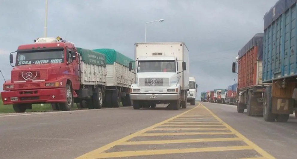 Suspenden la aplicación del impuesto PAIS para la importación de camiones y pickups