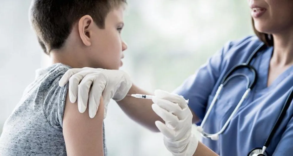 Piden completar el calendario de vacunación antes del retorno a clases