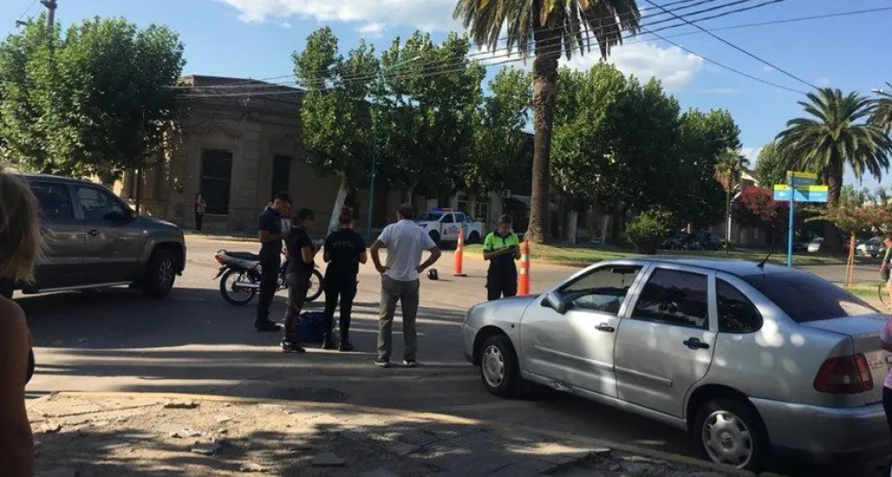 Una motociclista hospitalizada tras una colisión en Lavalle y Rafael Hernández