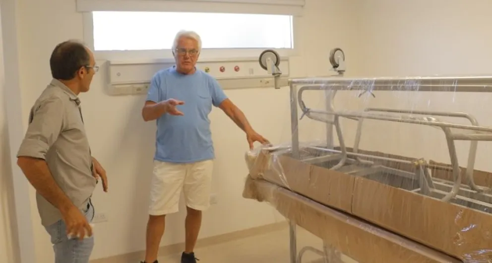 Pisano entregó un aporte económico para finalizar la obra del ala de Estudios de Gastroenterología