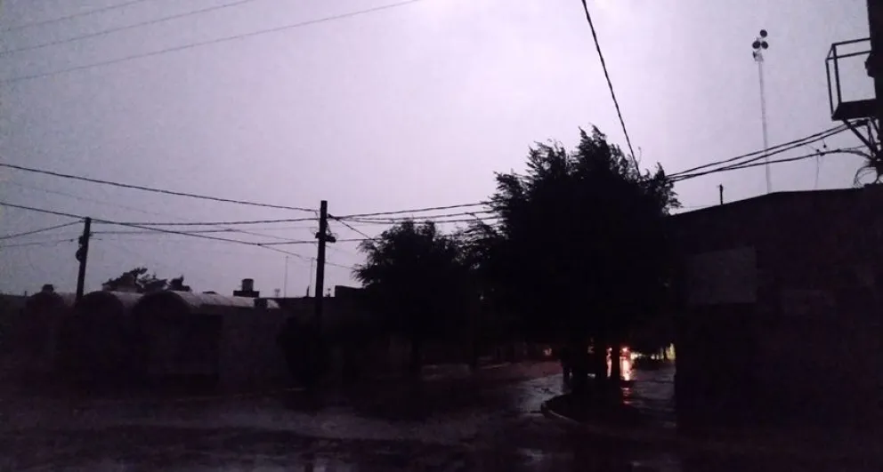 Bolívar azotada por la tormenta luego de varias jornadas de calor agobiante