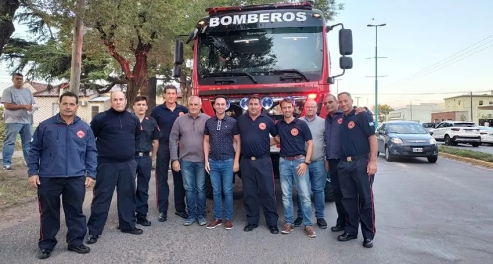 Bomberos Voluntarios de Bolívar presentó su última adquisición: un autobomba 0 km de última tecnología
