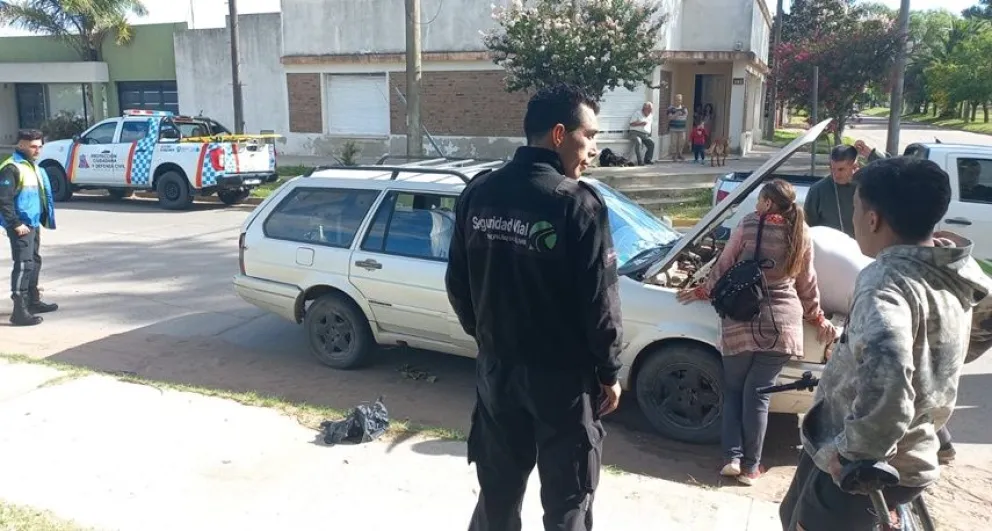 Un vehículo tuvo un principio de incendio en la vía pública