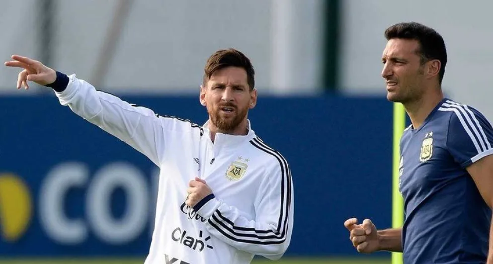 Scaloni: “Espero que Messi llegue al próximo Mundial, y Di María también”