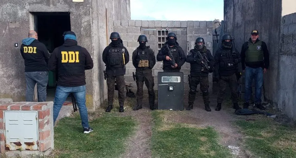 Video: allanaron un domicilio por un caso de sextorsión en Bolívar