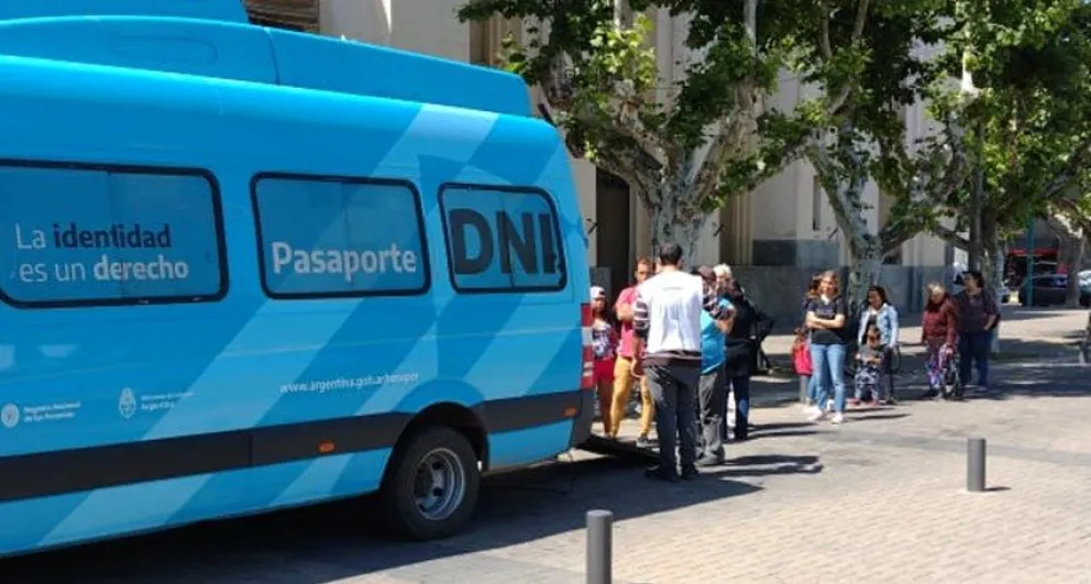 El Renaper brinda atención en el predio del Me Encanta Bolívar: qué trámites se pueden realizar