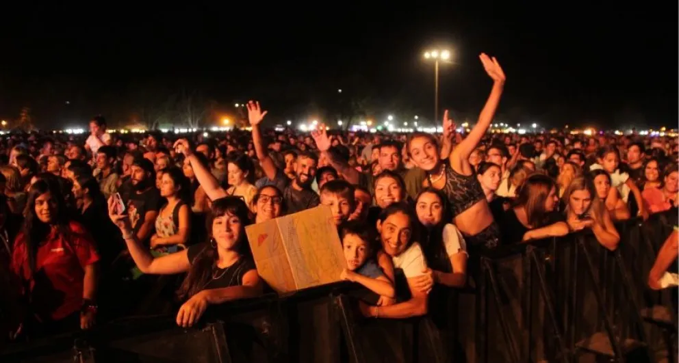 Más de 40 mil personas disfrutaron de la primera noche del Me Encanta Bolívar 2023