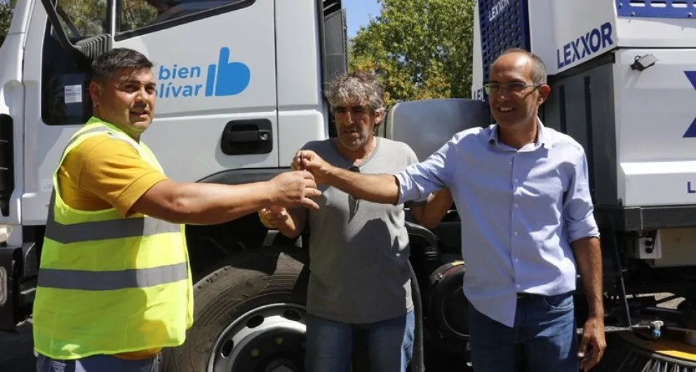 Pisano presentó una barredora adquirida a través del programa Municipios de Pie