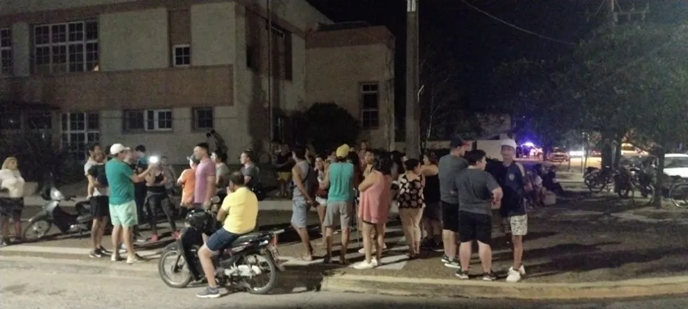 "Nuestras necesidades básicas no son un negocio" expresaron vecinos frente a la Cooperativa Eléctrica