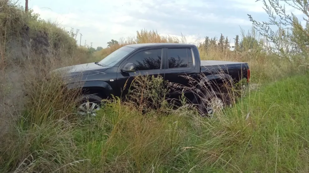 Una camioneta quedó incrustada sobre la cuneta en prolongación 25 de Mayo