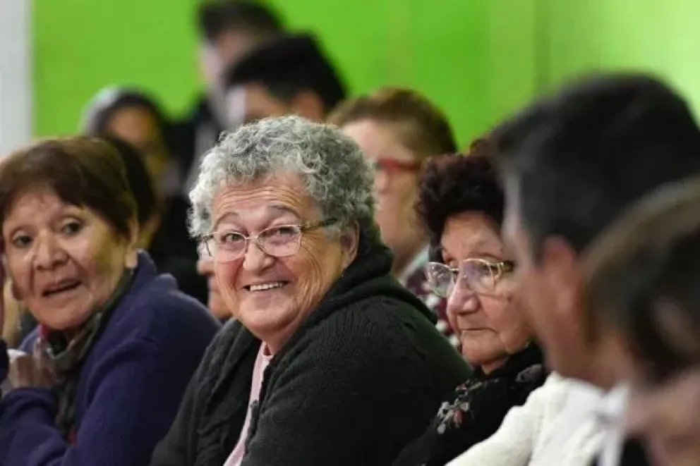 Afirman que la caída del ingreso de los jubilados es "la peor del siglo"