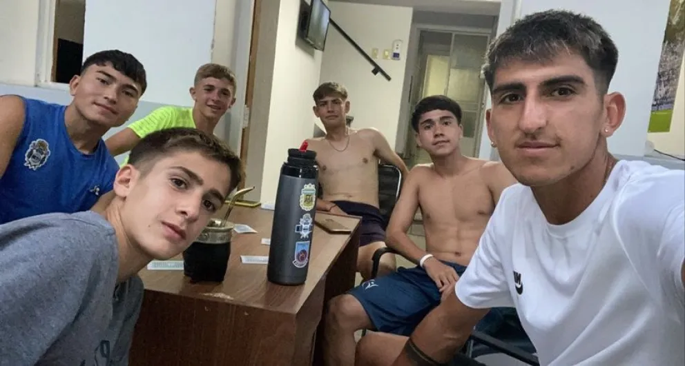 El enorme gesto de 'Pupi' Lescano con los juveniles de Gimnasia