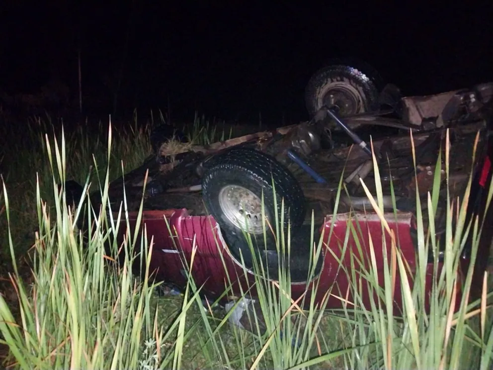 Conductor volcó con su camioneta entre Bolívar y Urdampilleta