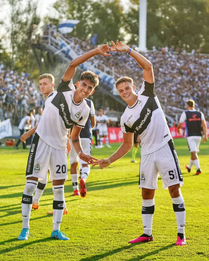 El festejo de gol entre Pupi Lescano y Nacho Miramón