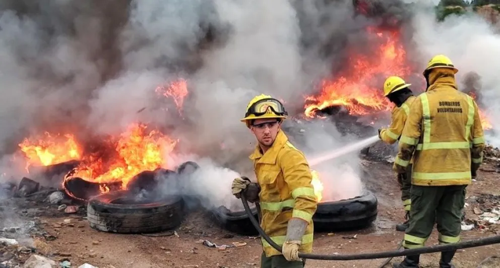 Varias cubiertas ardieron en llamas en el basurero municipal