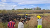 Un grupo de niños colaboró con Bomberos Voluntarios para apagar un incendio 