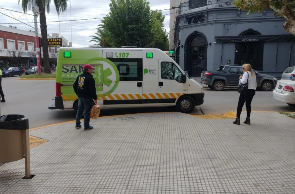 Abrió la puerta de su camioneta y provocó la caída de una ciclista que fue hospitalizada
