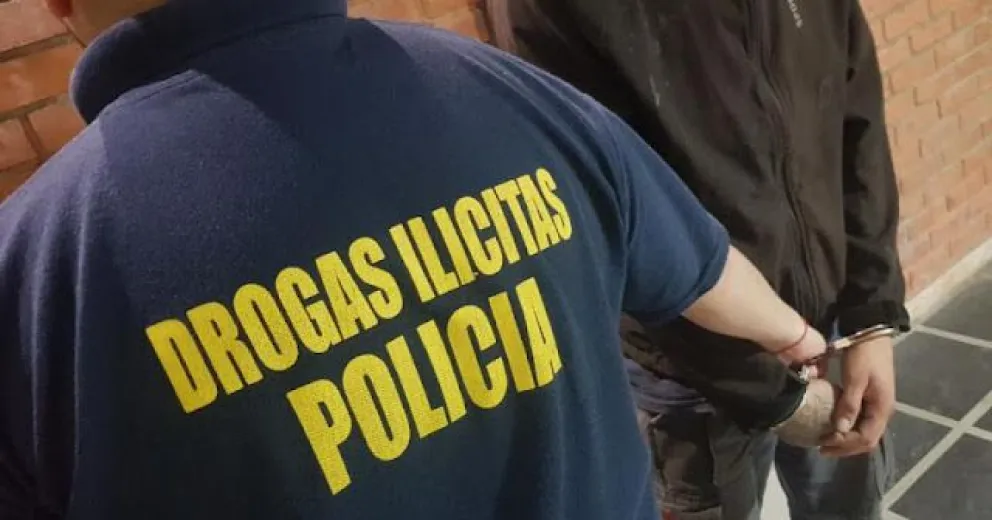 La policía detuvo a un hombre por comercialización de drogas