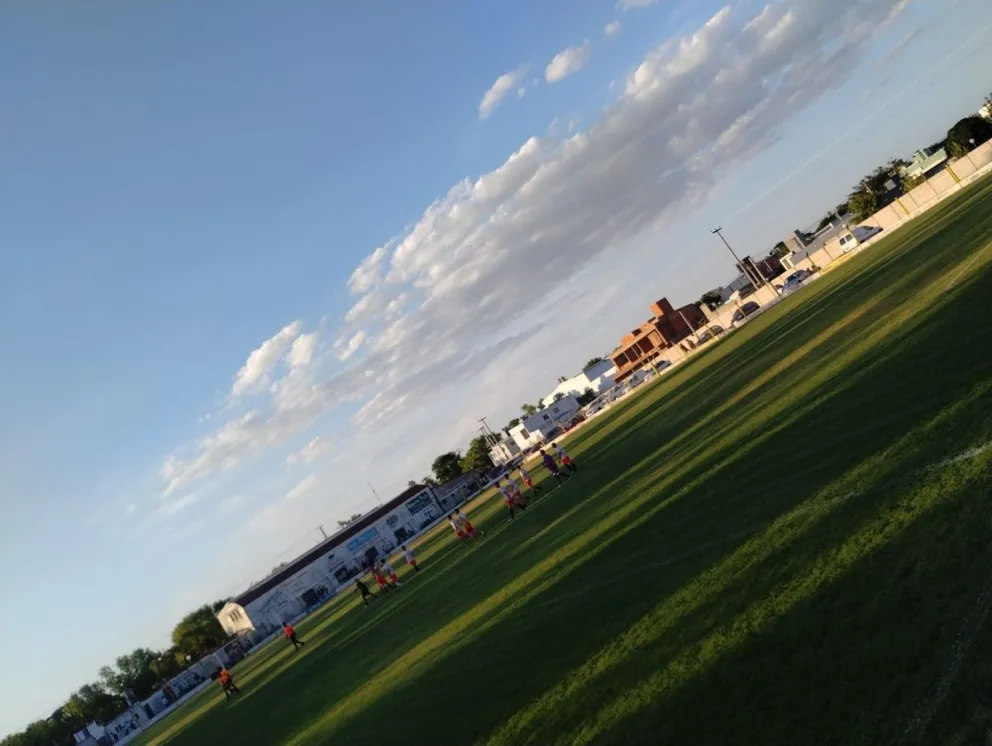 Un niño de 13 años se descompensó mientras jugaba al fútbol y falleció 