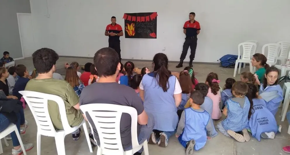 Bomberos de Daireaux dieron charlas y capacitaciones en escuelas y jardines